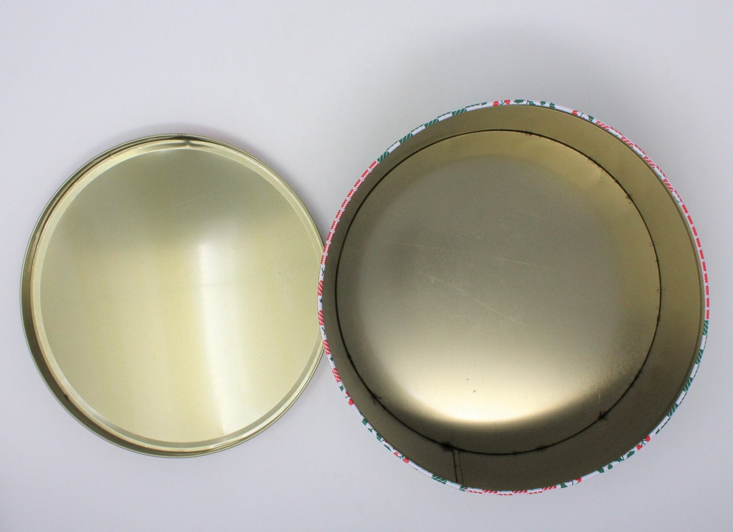 Gift Tin / Cookie Tin, Christmas Quilter's Patchwork, Round, Vintage