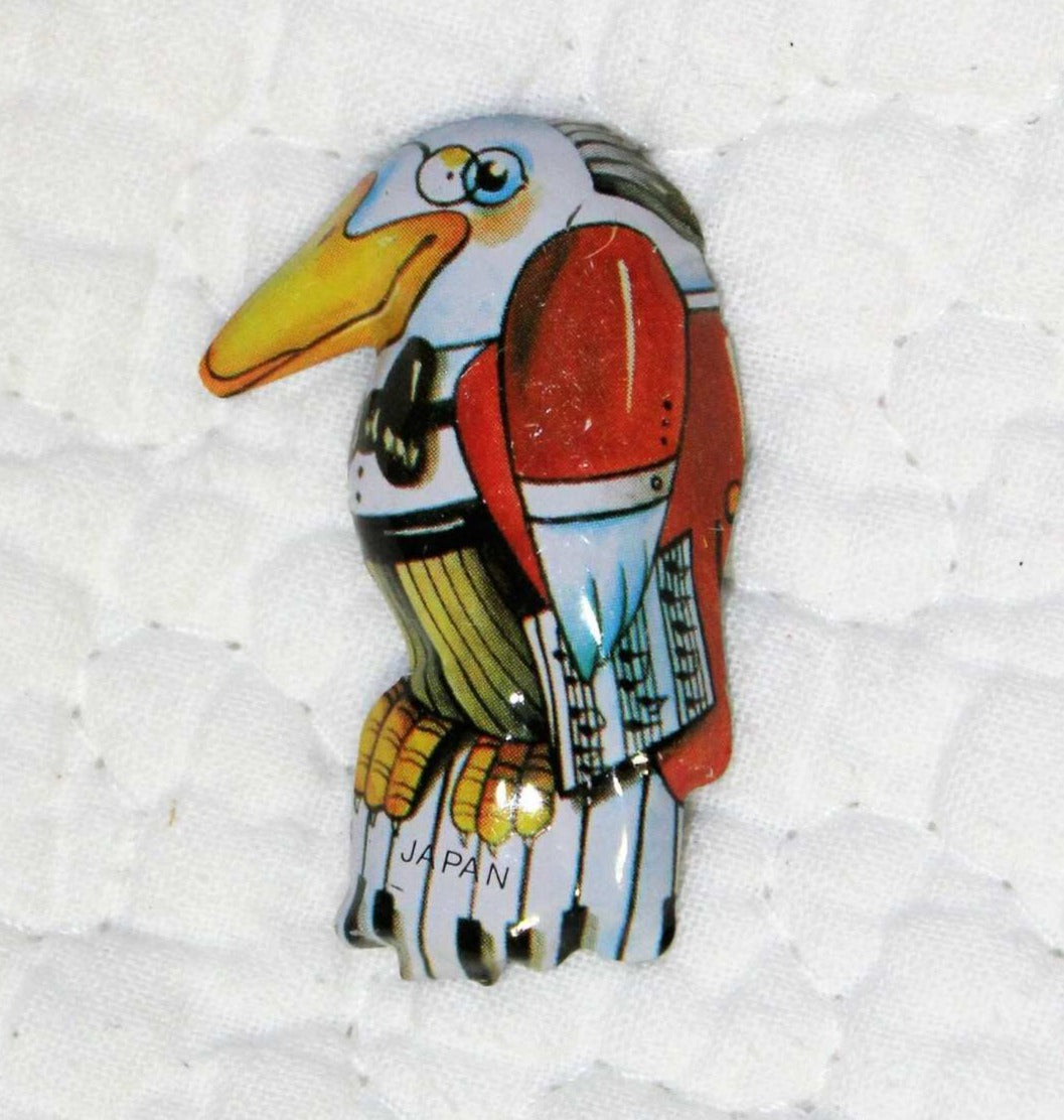 Pin, Tin Lithograph Anthropomorphic Bird Pianist / Maestro, Original, Vintage