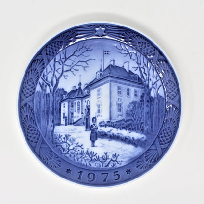 Decorative Plate, Royal Copenhagen 1975, The Queen's Christmas Residence, Vintage