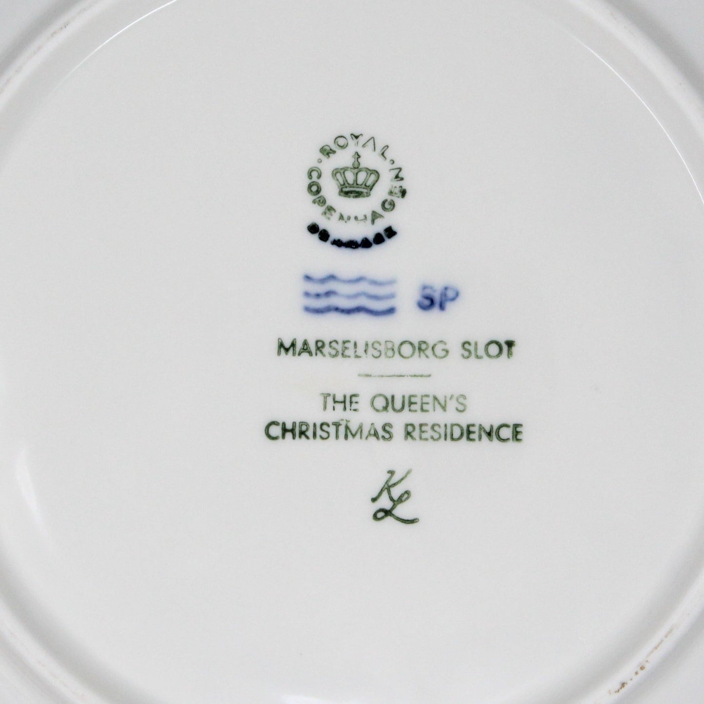 Decorative Plate, Royal Copenhagen 1975, The Queen's Christmas Residence, Vintage