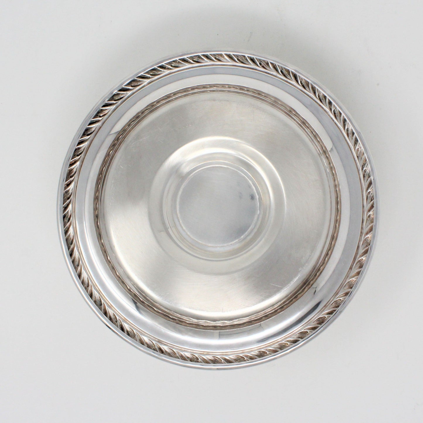 Gravy Boat / Saucière with Underplate, Wm A. Rogers, Silverplate, Maybrook Pattern, Vintage